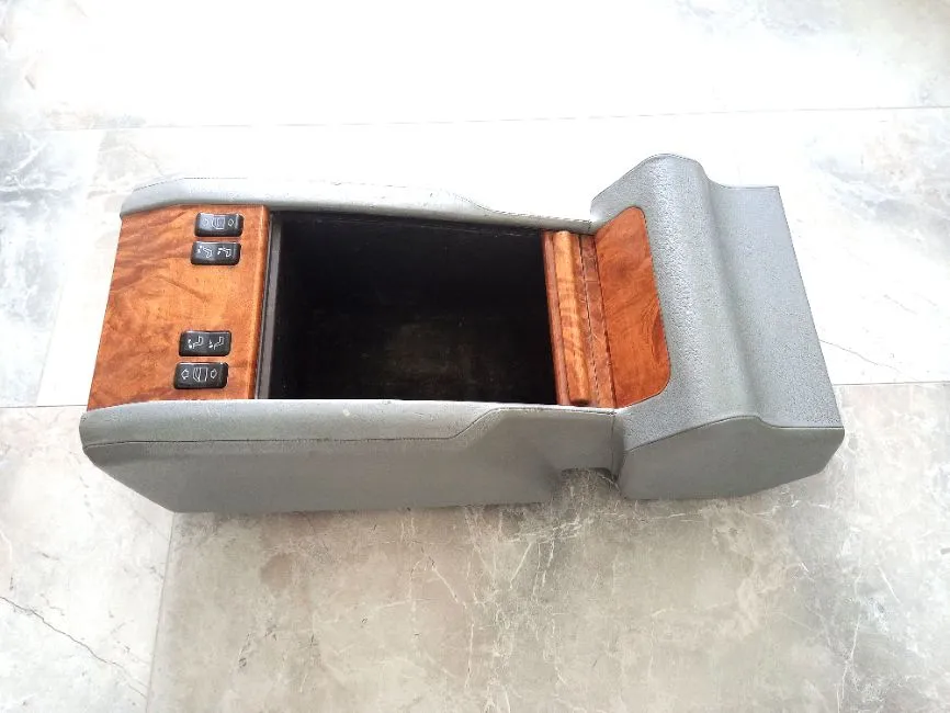 Mercedes C140 Rear Center Console Storage Image 2